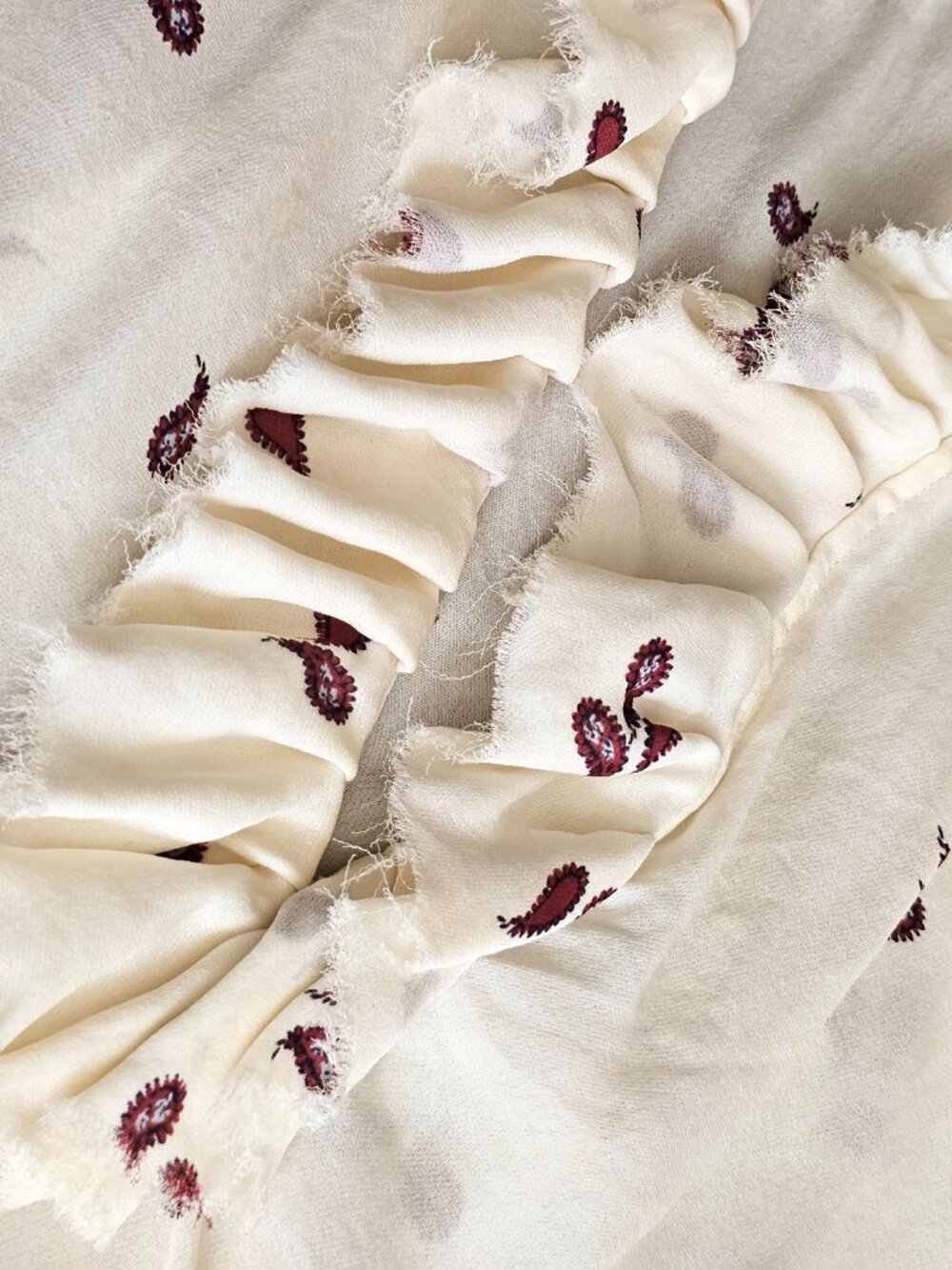 L’Agence 100% Silk Frayed Ruffle Sleeveless Blouse Top M Cream Ivory Paisley - Picture 5 of 9